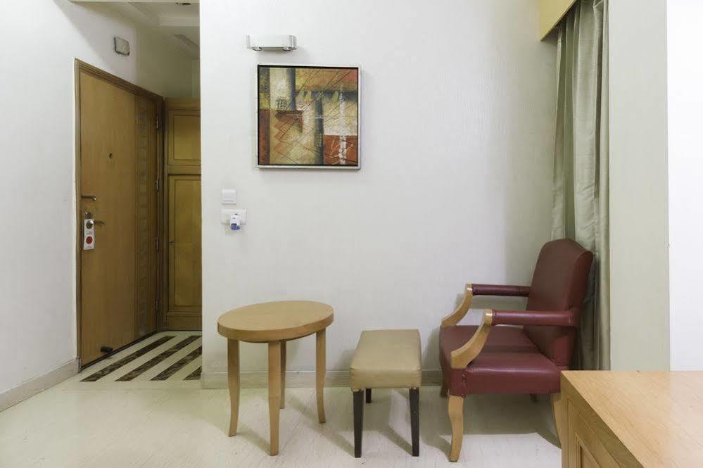 Hotel Bizzotel Gurgaon Extérieur photo