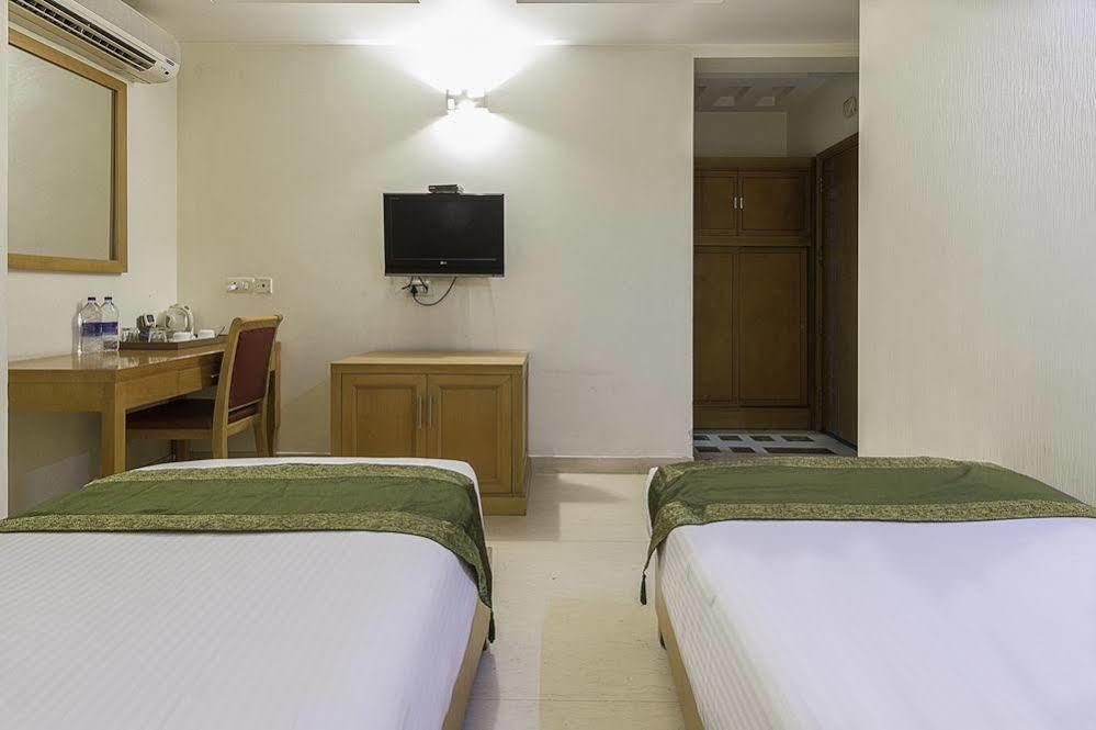 Hotel Bizzotel Gurgaon Extérieur photo